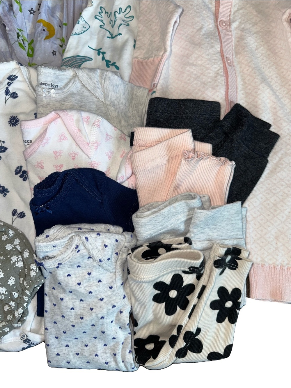 16 Pc Bundle Assorted Baby Clothes PJs One Piece Zippies Bloomers Bamboo 0-3M - Picture 4 of 6